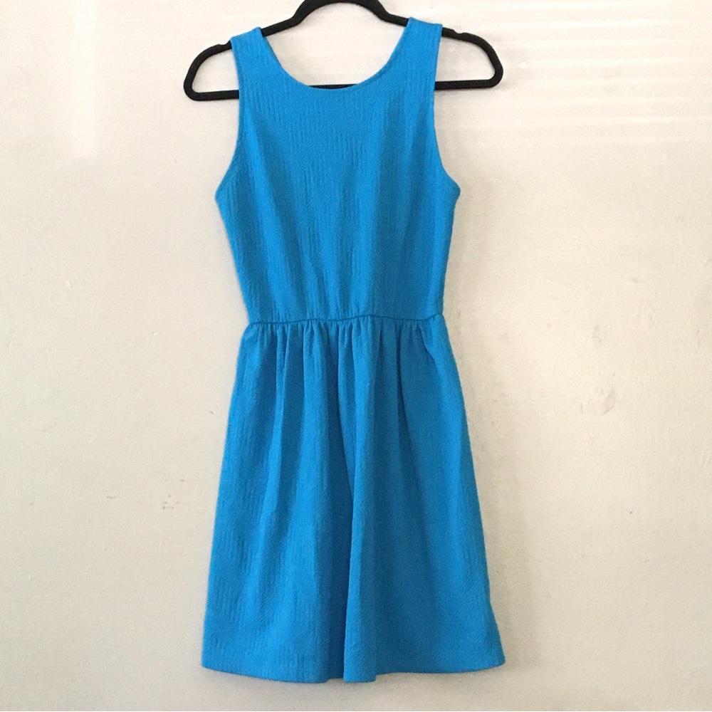 Dress with criss-cross in back sz large